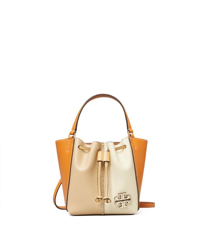 GLORIA OUTLETS华泰名品城的Tory Burch MCgraw撞色迷你提包，原价2万3900元，特价1万3140元。（华泰名品城提供）