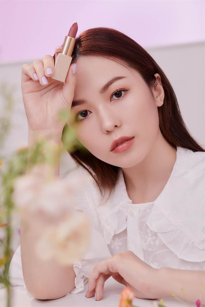 A.M. Fairyland微光晶饰恋唇膏模特儿示意图。（A.M. Fairyland提供）