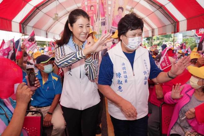 国民党南投县长候选人许淑华在14日时和南投县议员候选人陈淑惠，在水里民生路举办联合竞选总部成立大会。（取自许淑华脸书）