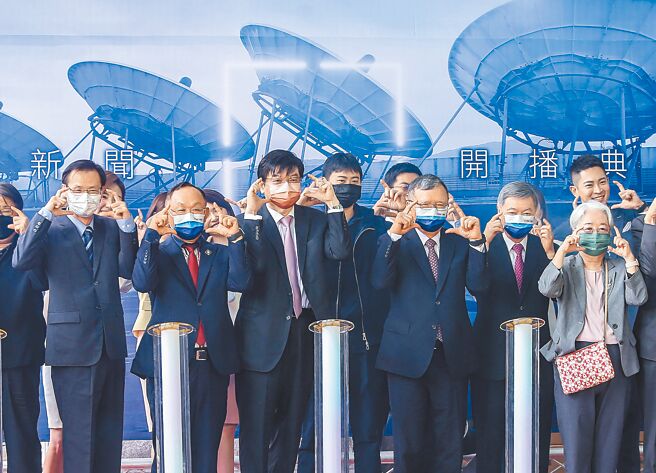 鏡電視資金僅能支持營運到11月，時代力量立委陳椒華昨籲勞動部應啟動大量解僱預警措施，否則到了12月公司支付不出薪水、健保、勞退等，將嚴重影響員工權益。圖為鏡新聞2022年5月舉辦開台典禮。（本報資料照片）