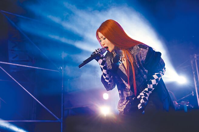 A-Lin日前在文化大学热情开唱。（索尼音乐提供）