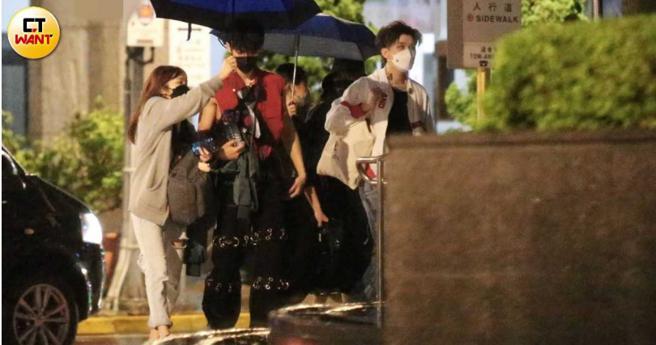 其他团员陆续返回公司。（图／本刊摄影组）