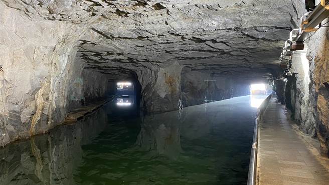 金門擁有豐富的軍事史蹟，坑道、碉堡、武器等都是珍貴的資源，相關單位得思索活化運用，以發展戰地觀光。（于家麒攝）