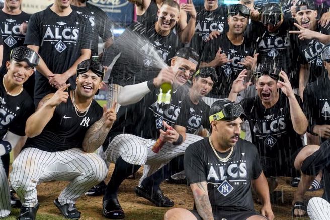 洋基庆祝晋级美联冠军战。（美联社）※未成年者请勿饮酒