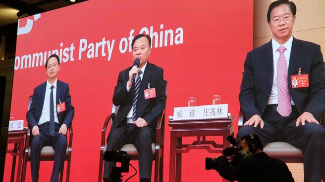 福建省宣传部长张彦（中）。（蓝孝威摄）