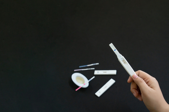 人妻赴宮廟求子，師父竟開口要10萬。（圖／shutterstock）