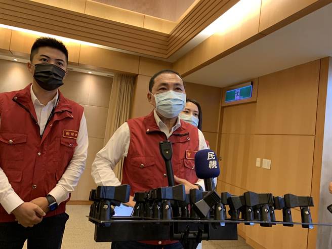 欢乐耶诞城蓝绿交锋 侯友宜：全球知名活动都是定时定点举办。（叶德正摄）