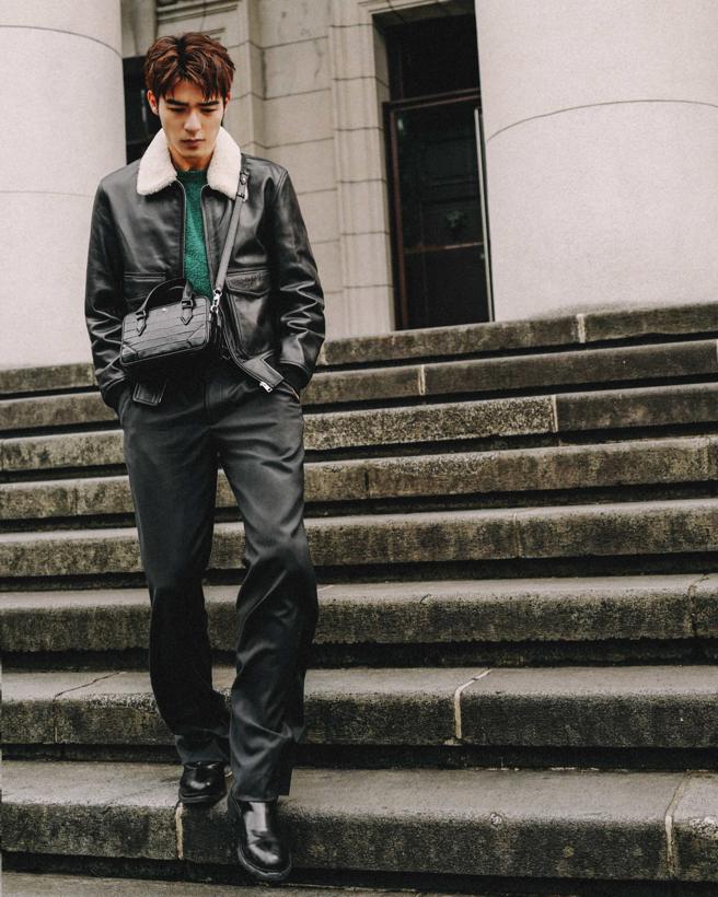 陈昊森新戏连番上，但追求时尚不停歇，抢拎万宝龙大师杰作精选系列鱷鱼纹皮包。（Montblanc提供）