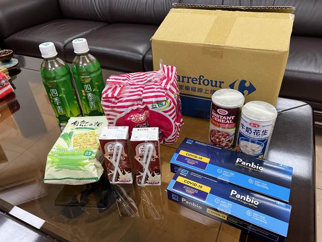 桃园防疫关怀包有「澎湃包」美名。(蔡依珍摄)