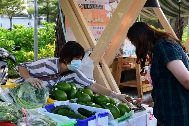 优质农产第一首选，尽在神农市集。(高雄市农业局提供／林雅惠传真)