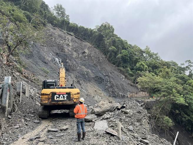 明池山庄受困者，预计175人从桃园復兴接驳下山。(一工处提供／吕筱蝉桃园传真)