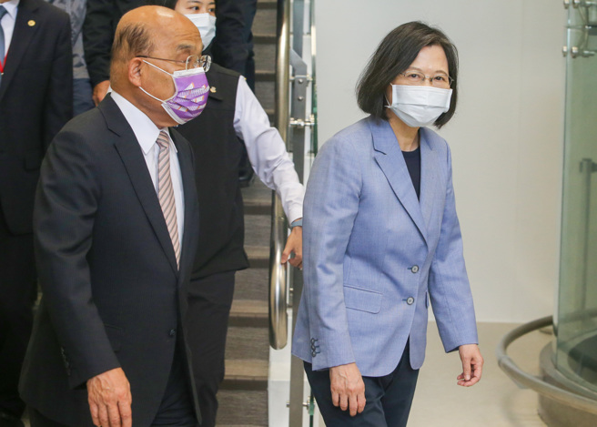 蔡英文總統（右）。（資料照／陳麒全攝）