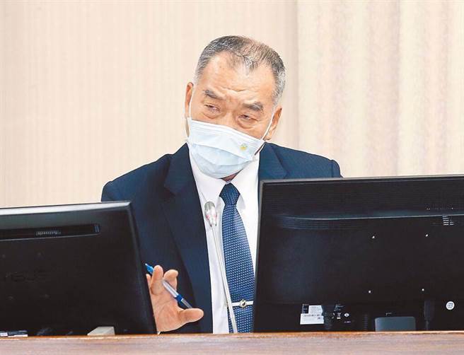 國防部長邱國正。本報資料室。