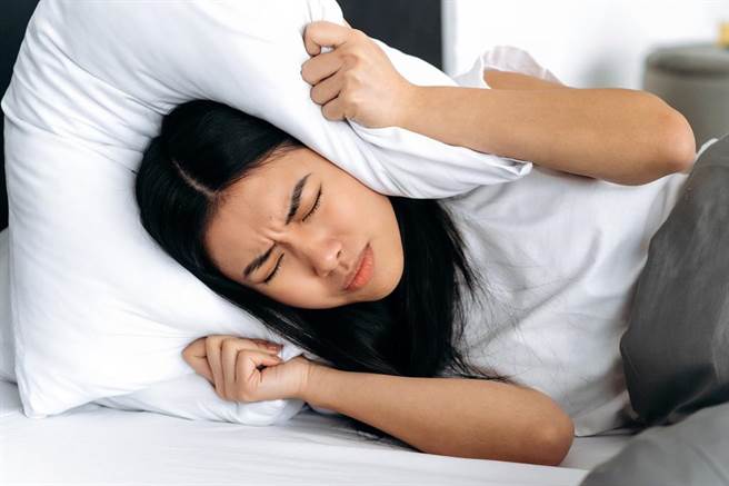 王姓女子与李姓女子为邻居，自从2020年2月开始，邻居们都能听到李女屋子半夜所发出的声响，搞得左邻右舍难以入眠。（本报资料照片）