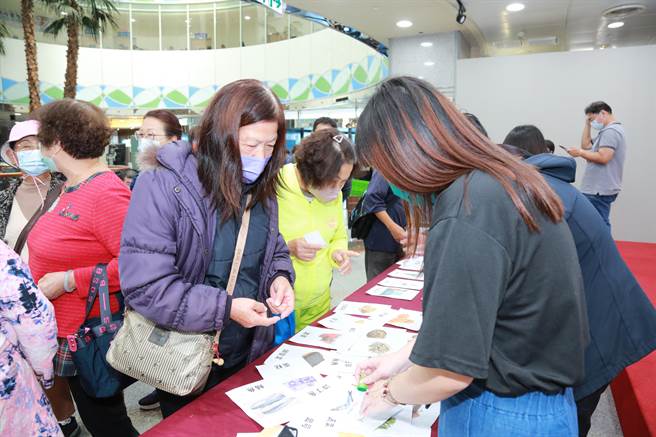 童医院透过闯关活动，让民眾更加认识与了解骨质保健的重要性。(童医院提供)