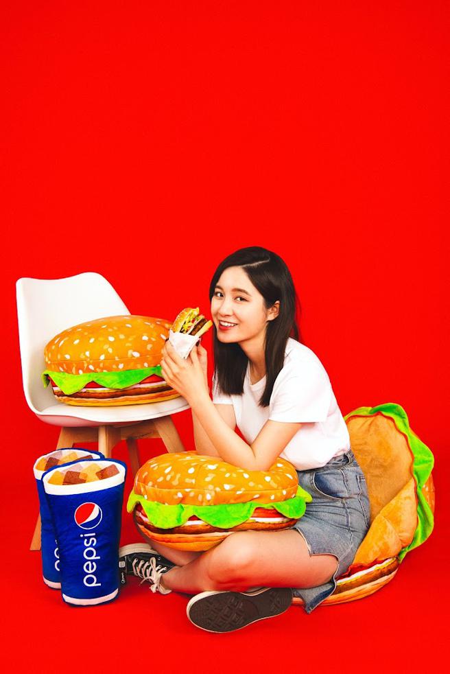 （汉堡王10月华堡日买指定套餐除了送小华堡，惊喜再抽限量「好眠午睡组」。图／汉堡王提供）