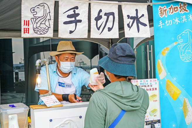 林宝田不定期推出新口味冰淇淋，人气泰奶富含浓郁茶香和厚实奶味，香蕉巧克力则是近期窜起的新星。(摄影/Cindy Lee)
