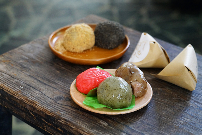 手作麻糬和改良版的粿，各年龄层的接受度都相当高。(摄影/Cindy Lee)