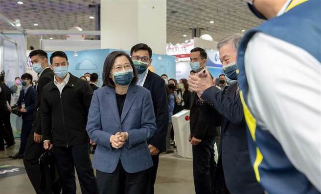 太阳光电设置较2016年增逾7倍 蔡英文：年底可完成200座风力机(总统府提供)