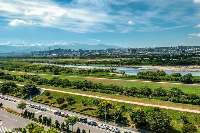 新竹县市「跨头前溪道路」计画，从竹北市中医大新竹附医前兴隆路接到新竹市水源路，因新竹市办理的都市计画还未通过未能执行。（罗浚滨摄）