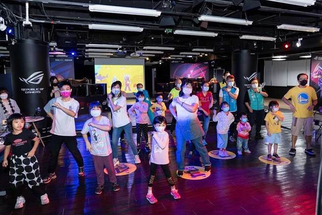 新北电竞基地万圣变装趴将在29日起举行一系列活动，首日将以「2022万圣节电竞PARTY」，推出多种热门电竞游戏体验活动，为万圣节揭开序幕，30日则会举行「新北Cosplay亲子电竞趴」，邀请coser变装成Minecraft角色。（新北市经发局提供）