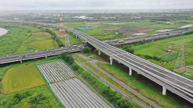 台南市市长黄伟哲今（19）日宣布，北外环第三期已正式通车。（图／取自黄伟哲脸书）