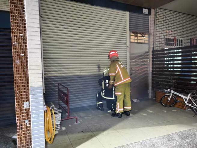 民眾欲点交内埔法拍屋，惊见焦尸与白骨。(警方提供)