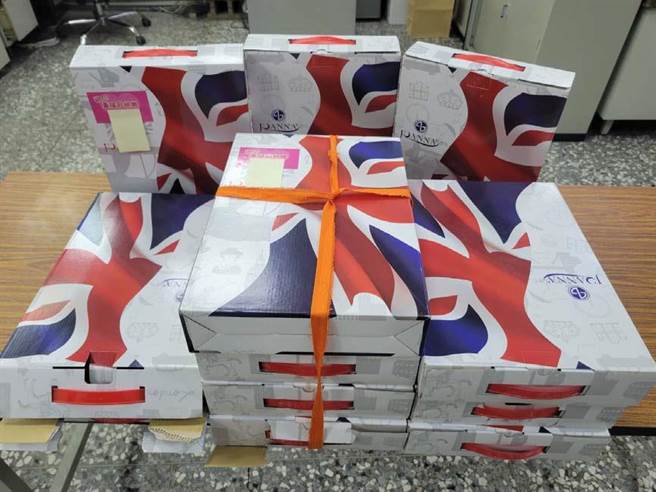 台中地檢署7名檢察官偵辦，搜索17處，於選民住處扣得多盒證物。（台中檢方提供）