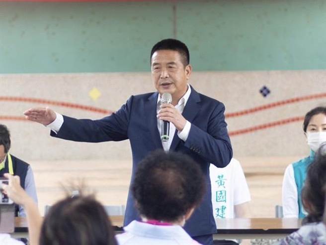 徐定禎19日下午把砲火指向柯文哲選擇「抱錦」處理，是擁抱黑金。（徐定禎競總提供／謝明俊苗栗傳真）