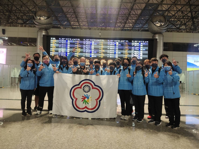 我国代表队今(19)日出征第24届达福林匹克运动会(Deaflympics，俗称听障奥运)保龄球竞赛。(照片/体育署提供)