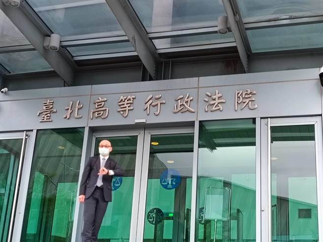 Foodpanda对公平会裁罚200万元提起行政诉讼，台北高等行政法院今开庭审理，律师杨大德代表foodpanda出庭，认为价格调节机制是要创造消费者及餐厅双赢局面，没有任何限制竞争之虞。（图／陈鸿伟摄）