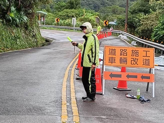 经新北市养工处全力抢修，市道106号73公里处，恢復单线双向通车。（新北市平溪区公所提供／张志康新北传真）