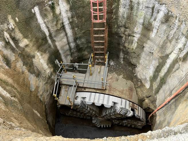 潜盾机切刃盘更新完成，将于11月持续发进。（陈梦茹摄）