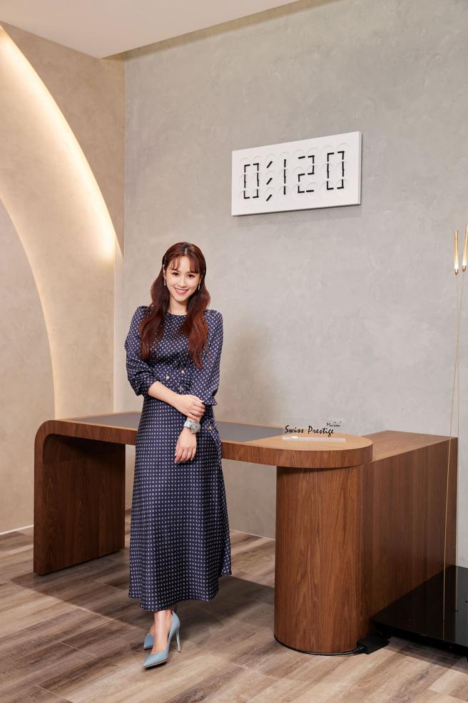 準媽咪吳姍儒出席葳鑠二店開幕，小腹平坦、腳踩15公分高跟鞋，完全看不出來懷孕5個月。（Swiss Prestige提供）