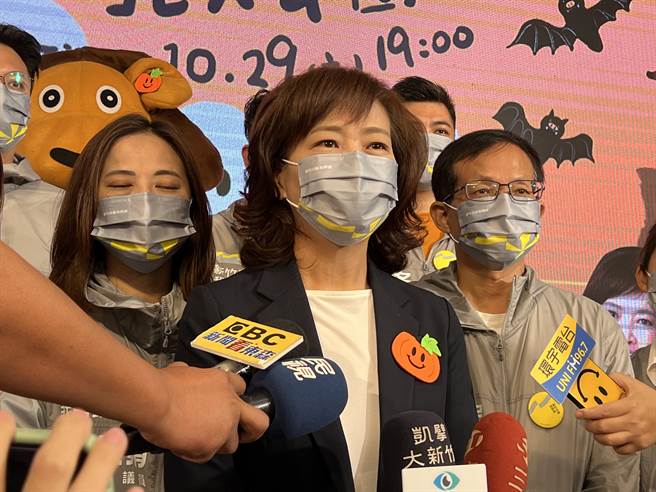 民進黨新竹市長候選人沈慧虹表示，高虹安做為市長候選人，面對民眾和各界的質疑，絕對有義務坦承向市民說明清楚。（王惠慧攝）