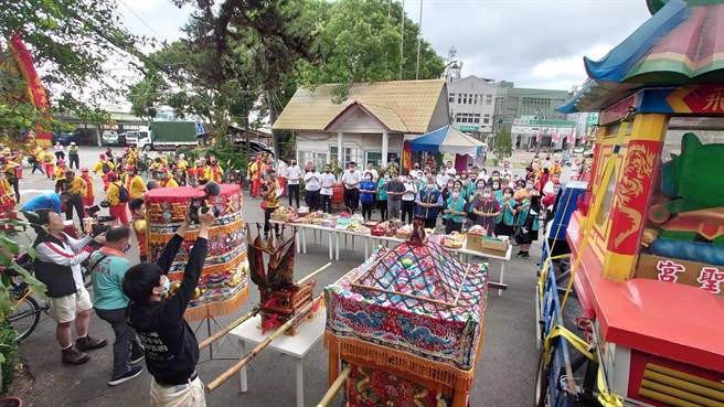 云林县虎尾福安宫「糖厂妈」，沿途拜访各宫庙及全台16座糖厂，预计10／28日回到虎尾。（虎尾福安宫提供）