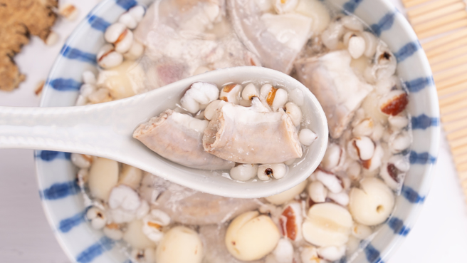 四神汤有强健脾胃的效果，不过糖尿病患者或控醣者享用时要注意，以免摄取过量淀粉。(示意图/达志影像)