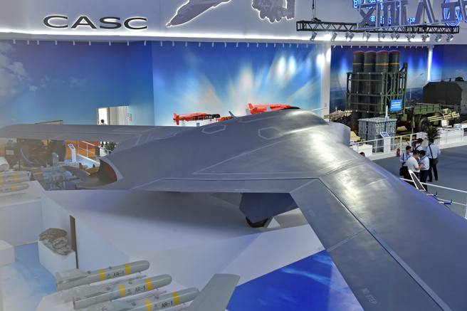 虽然有人说，影片中的是彩虹-7隐形无人机，但《动力》（The Drive）网的分析认为，应该不是。（新华社）