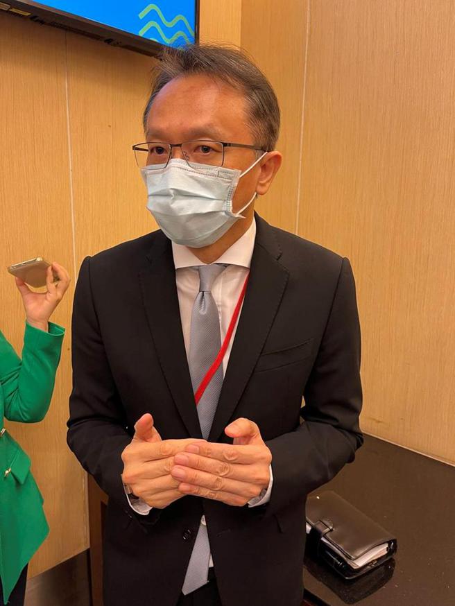 （宏碁董事长陈俊圣19日出席宏碁基金会主办的2022龙腾微笑竞赛颁奖典礼，会后受访。图／翁毓岚）