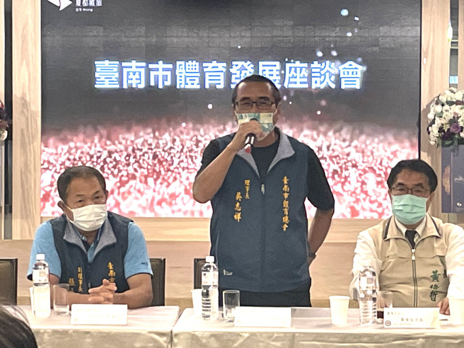 吳志祥總會長表示，感謝市長對體育界的相挺，呼籲體育界的夥伴可以大團結，來相挺黃偉哲。(台南市體育總會提供)