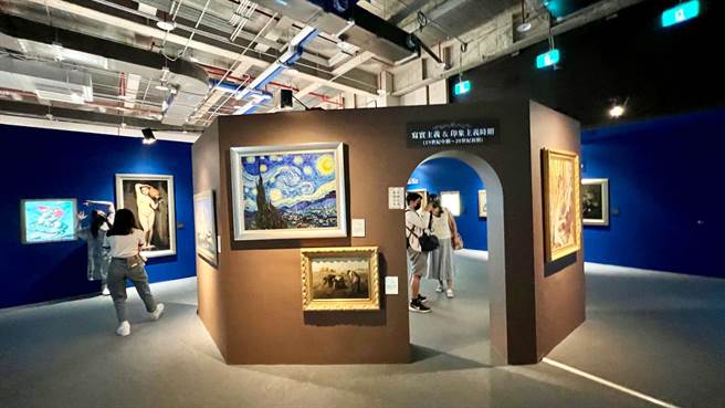 「世界百大名画展」10月20日起于高雄义享时尚购物广场1F登场，让民眾可一次饱览横跨600年的世界名画。（柯宗纬摄）
