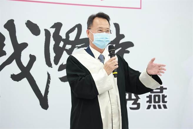 盧秀燕律師顧問團總團長羅閎逸說，盧是親和、公正、清廉的政治人物，一路走來都沒改變。(盧秀燕競選總部提供)