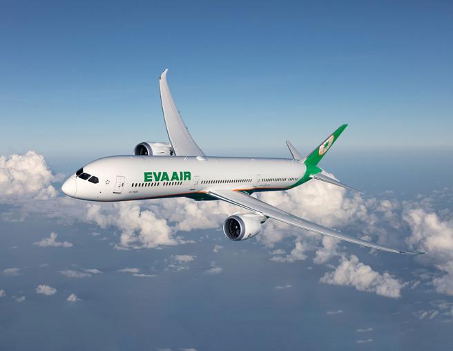 微风会员当日全馆单笔消费达6000元，即可抽长荣航空欧美澳不限航点双人来回商务舱机票。（微风提供）