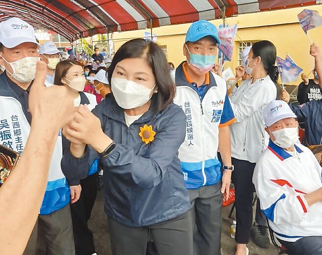 張麗善（前左二）固守雲林海區戰果，陸續成立後援會。（摘自張麗善臉書／張朝欣雲林傳真）