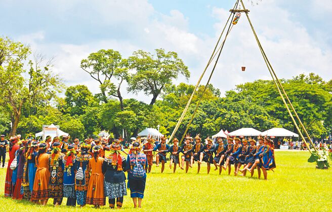 屏东是多元族群匯聚之地，各党县长选将纷纷提出政策牛肉，盼能吸引选民认同。（林和生摄）