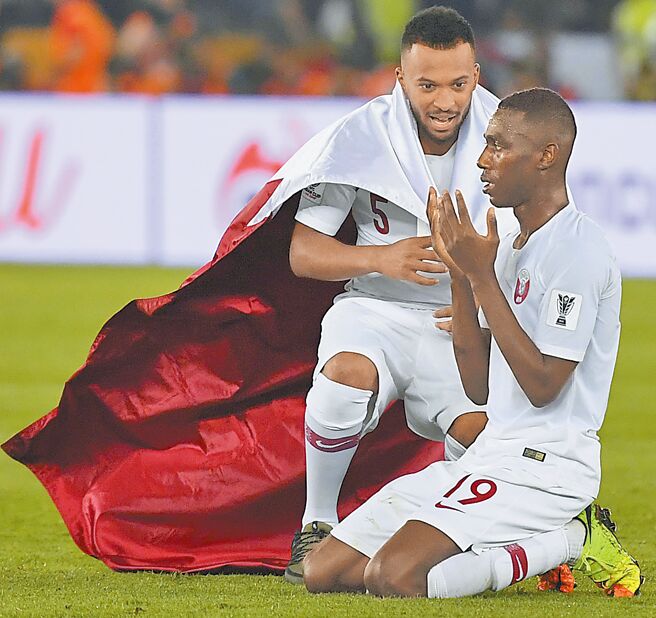 归化前锋阿里（右）是2019年卡达亚洲杯的进球王。（美联社）