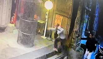 青山宮狙殺畫面曝！槍手找副主委理論 一言不和連開3槍