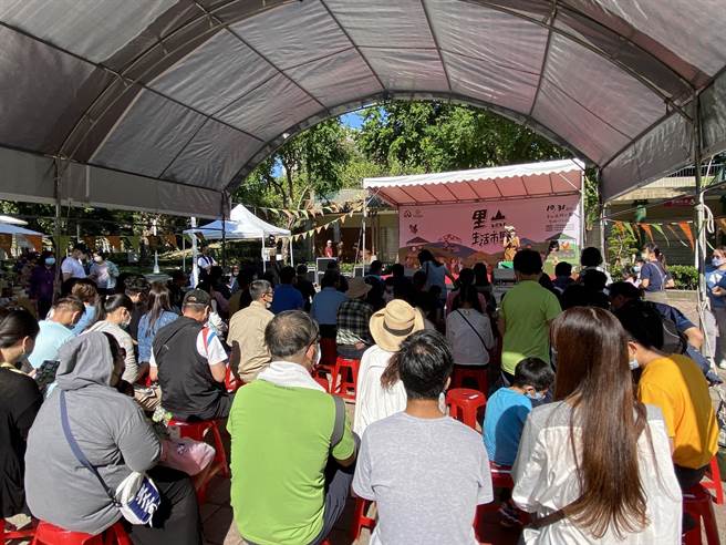 2021年里山生活市集在文心公园举行。（东势林区管理处提供／陈淑娥台中传真）