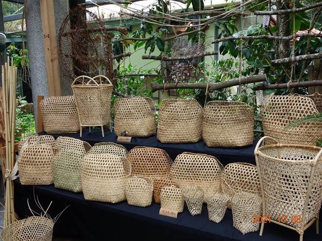 社区林业成果展，将展示社区多元特色的成果(图为麻必浩部落的黄藤藤编作品)。（东势林区管理处提供／陈淑娥台中传真）