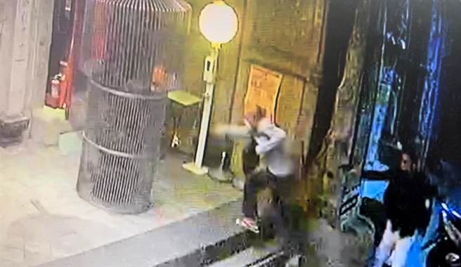 萬國幫邱男19日犯下2起槍擊案後自戕。（陳鴻偉翻攝）